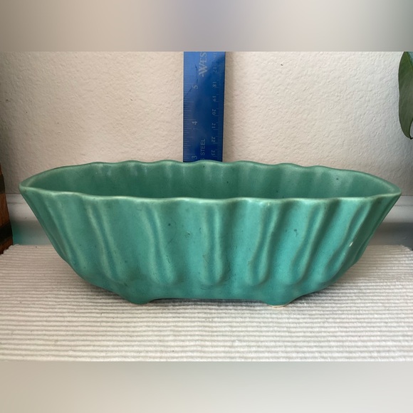 Brush Pottery 400-8 Scalloped Teal Green Ceramic Planter - Picture 9 of 9